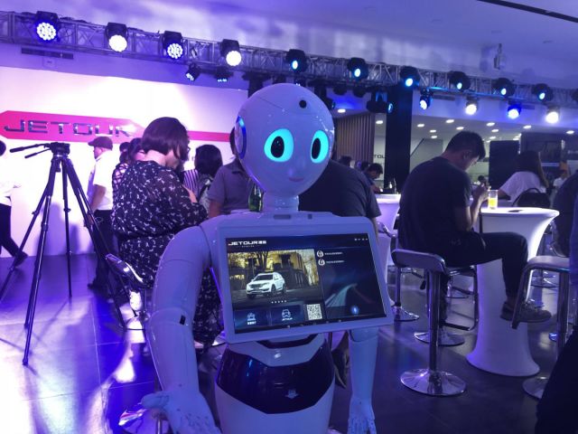 智慧展廳引領(lǐng)汽車營(yíng)銷革命 捷途一年布局1300家智能機(jī)器人銷售新生態(tài)